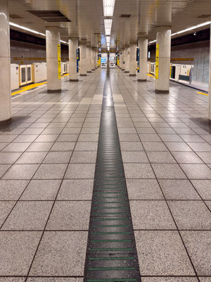 Manchmal sind die U-Bahnstationen auch leer!