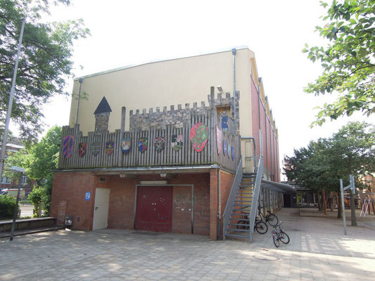 Ritterburg auf dem Schulhof der Grundschule Lessingstraße im Steintor-Viertel