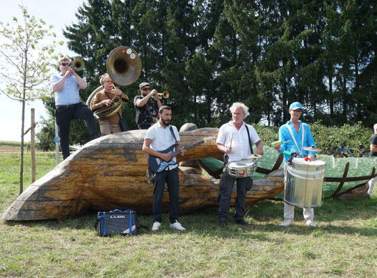 Die Wandermusikanten besuchen die Glasarche; Foto: Armin Deckenbach