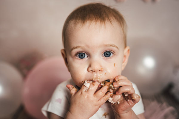 Babybilder Babyfotograf Cakesmash Cakesmashshooting Babys erster Geburtstag Familienfotograf Bielefeld Gütersloh Paderborn Cakesmashfotograf Paderborn Herford
