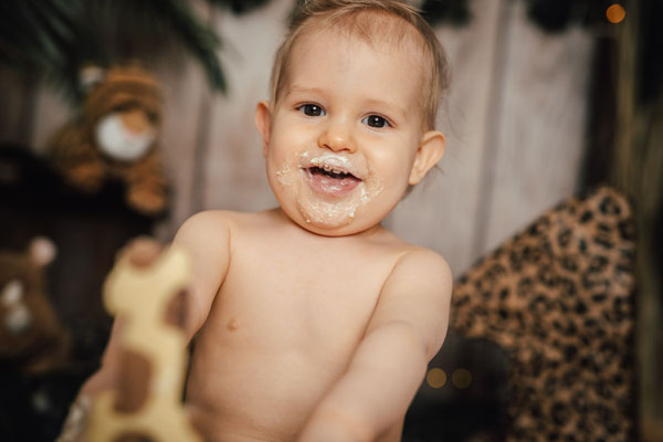 Smash the Cake Fotoshooting Torte Zermatschen Fotoshooting Cakesmash Cakesmashshooting Babys erster Geburtstag Familienfotograf Bielefeld Gütersloh Paderborn Cakesmashfotograf Paderborn Herford