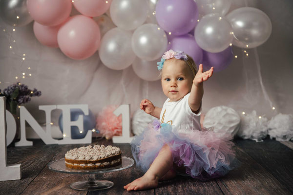 Smash the Cake Fotoshooting Torte Zermatschen Fotoshooting Cakesmash Cakesmashshooting Babys erster Geburtstag Familienfotograf Bielefeld Gütersloh Paderborn Cakesmashfotograf Paderborn Herford
