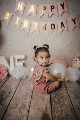 Smash the Cake Fotoshooting Torte Zermatschen Fotoshooting Cakesmash Cakesmashshooting Babys erster Geburtstag Familienfotograf Bielefeld Gütersloh Paderborn Cakesmashfotograf Paderborn Herford