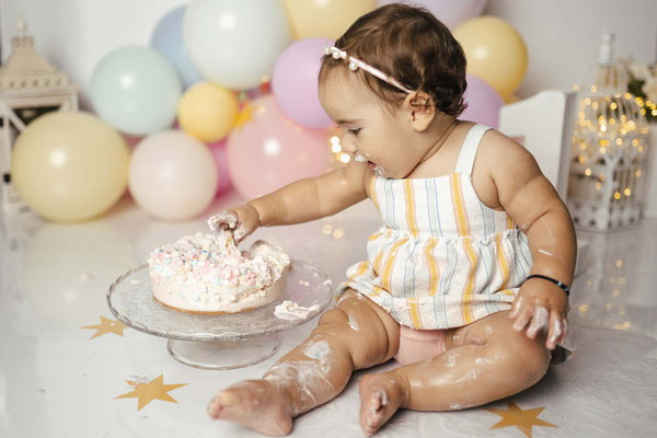 Babybilder Babyfotograf Cakesmash Cakesmashshooting Babys erster Geburtstag Familienfotograf Bielefeld Gütersloh Paderborn Cakesmashfotograf Paderborn Herford