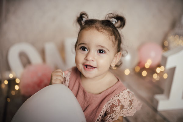 Smash the Cake Fotoshooting Torte Zermatschen Fotoshooting Cakesmash Cakesmashshooting Babys erster Geburtstag Familienfotograf Bielefeld Gütersloh Paderborn Cakesmashfotograf Paderborn Herford