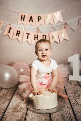 Torte Zermatschen Fotoshooting Cakesmash Cakesmashshooting Babys erster Geburtstag Familienfotograf Bielefeld Gütersloh Paderborn Cakesmashfotograf Paderborn Herford