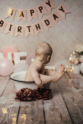 Smash the Cake Fotoshooting Torte Zermatschen Fotoshooting Cakesmash Cakesmashshooting Babys erster Geburtstag Familienfotograf Bielefeld Gütersloh Paderborn Cakesmashfotograf Paderborn Herford