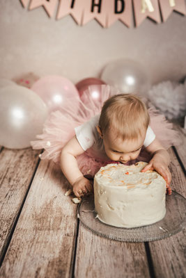 Torte Zermatschen Fotoshooting Cakesmash Cakesmashshooting Babys erster Geburtstag Familienfotograf Bielefeld Gütersloh Paderborn Cakesmashfotograf Paderborn Herford
