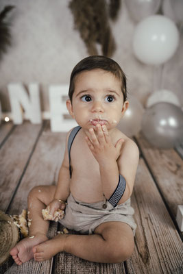 Babybilder Babyfotograf Cakesmash Cakesmashshooting Babys erster Geburtstag Familienfotograf Bielefeld Gütersloh Paderborn Cakesmashfotograf Paderborn Herford