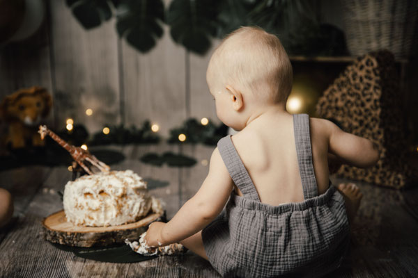 Smash the Cake Fotoshooting Torte Zermatschen Fotoshooting Cakesmash Cakesmashshooting Babys erster Geburtstag Familienfotograf Bielefeld Gütersloh Paderborn Cakesmashfotograf Paderborn Herford