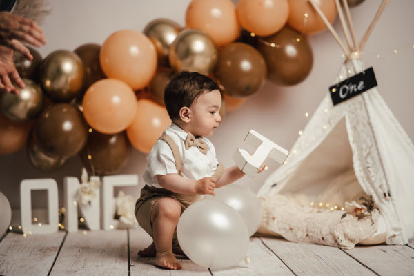 Smash the Cake Fotoshooting Torte Zermatschen Fotoshooting Cakesmash Cakesmashshooting Babys erster Geburtstag Familienfotograf Bielefeld Gütersloh Paderborn Cakesmashfotograf Paderborn Herford