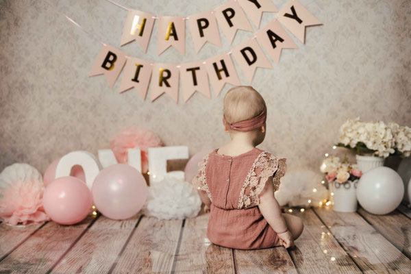Smash the Cake Fotoshooting Torte Zermatschen Fotoshooting Cakesmash Cakesmashshooting Babys erster Geburtstag Familienfotograf Bielefeld Gütersloh Paderborn Cakesmashfotograf Paderborn Herford