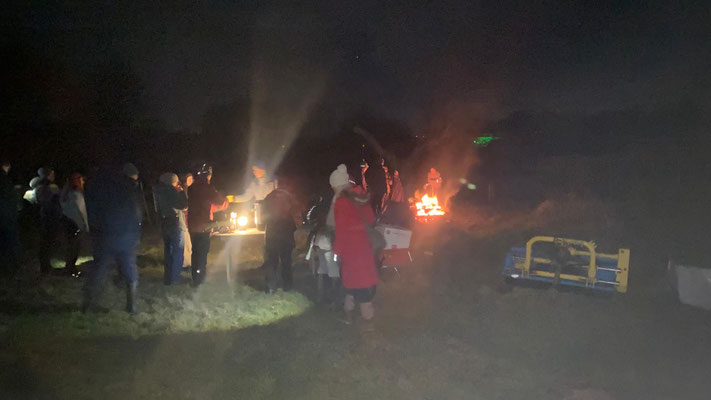 Heißer Apfelsaft und Lagerfeuer auf der Apfelwiese Plau.