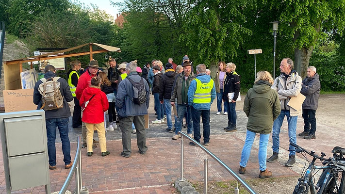 Über 40 Personen haben an der großen Nachtigallenzählung in Plau am See teilgenommen. Foto: Monty Erselius 2026, Plau am See
