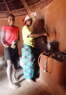 MaNcube cooking on her new gas stove.  No more smokey kitchen!