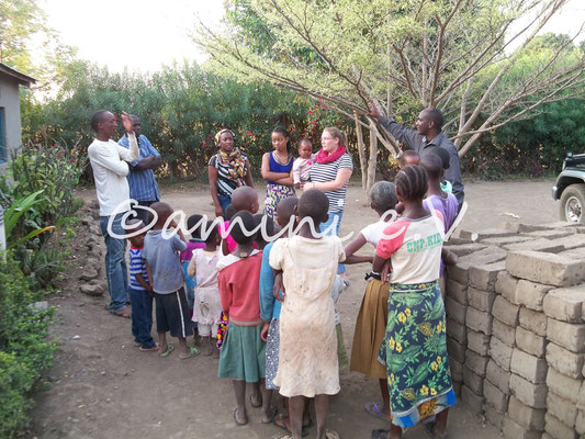 Gespräch mit Einwohnern Ndurumas Sommer 2014