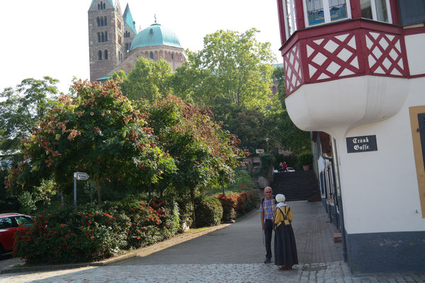 Fußweg zum Dom