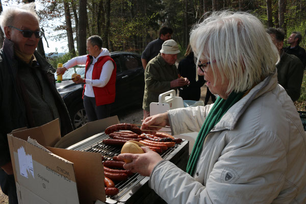 zum Schluss gab es eine gegrillte Waldwurst die für die SDW BC mit 50 % Wildbretanteil hergestellt wird