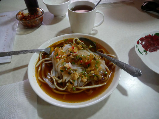 Découverte culinaire n°2, l'ashlyanfu, spécialité dungan, pâtes en sauce/soupe froide épicée