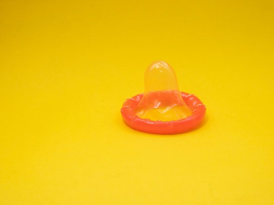 un préservatif : addiction au sexe
