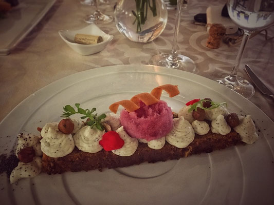 Poppy seed cake with carrot mascarpone_restauracia pod hradom
