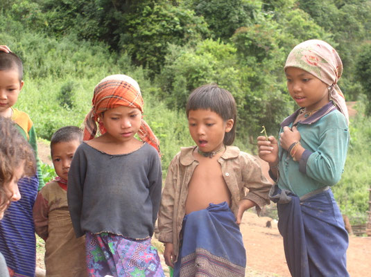 trek au nord Laos dans un village akha