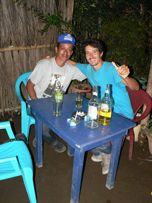 Isla Ometepe, Moyogalpa - on rencontre Chico Mora, avec qui on boit quelques bieres. Il nous propose de partir a velo avec nous le lendemain.