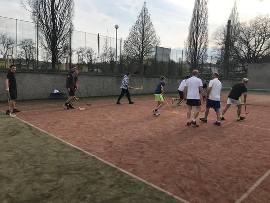 ... auch Hockey wurde gespielt - bis auf kleinere Blessuren ohne Verletzte