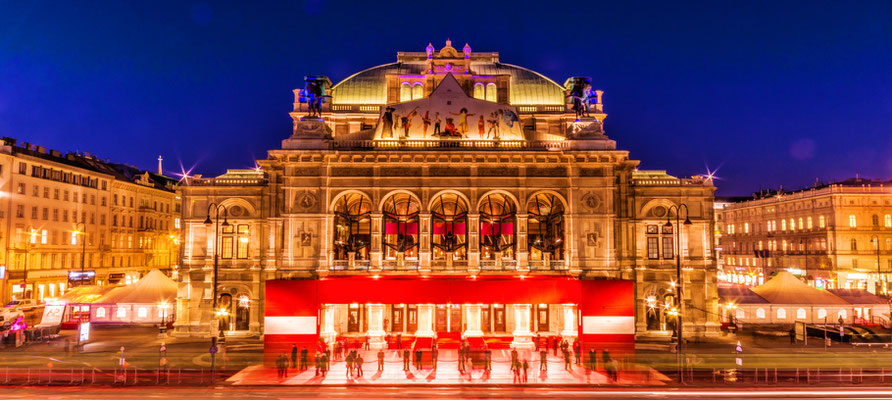 Oper bei Nacht am Abend des Opernballs