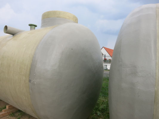 Klöpperboden an einem GFK Tank