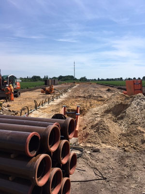 Erweiterung eines Gewerbegebietes im Landkreis Celle. Verlegetiefe bis ca. 3,5 m im Grundwasser