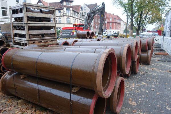 Einbau von Euro Sweillem Steinzeugrohren DN 400 