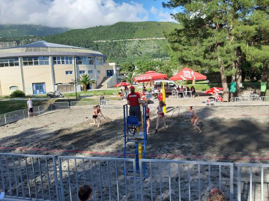 Beachvolleyball Katarina Cacic und Ivana Miljanic aus Montenegro gegen Melissa Cheviron und Dominika Dworniczak aus Malta