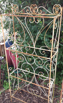 SCAFFALE/ETAGERE 4 RIPIANI IN FERRO PIENO BATTUTO A MANO ARTIGIANALMENTE. ANNI 50. CM 90 X 30 X 200 H. Prezzo € 350
