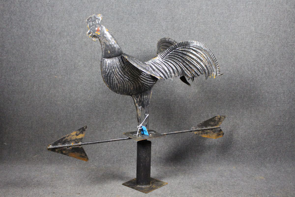 GRANDE GALLO SEGNAVENTO IN FERRO BATTUTO.  cm 100x30x95 h. € 220.