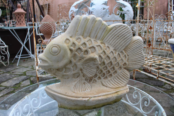 ELEMENTO DECORATIVO PESCE IN CEMENTO. cm 60x20x50 h. € 100.
