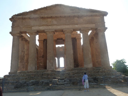 Sicile temple mystérieux et solitaire de Segeste