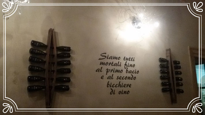 portabottiglie da parete in legno
