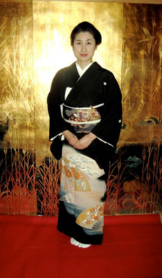 主宰　水谷雅由　黒留袖
