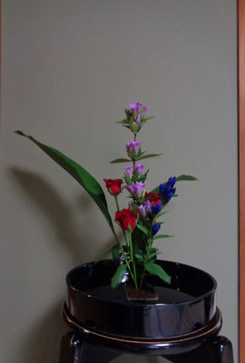 村瀬益弘　　竜胆　葉蘭　薔薇