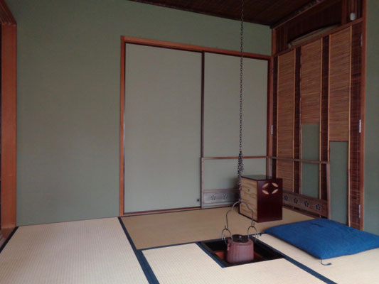 釣り釜　八千代棚