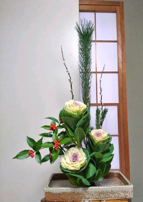 河本仁花傳　若松　千両　葉牡丹　赤目ヤナギ