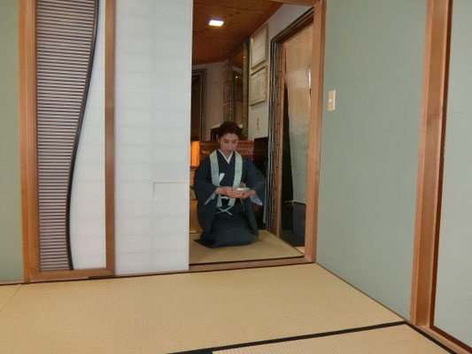 茶道雅流家元水谷雅由（がゆう）