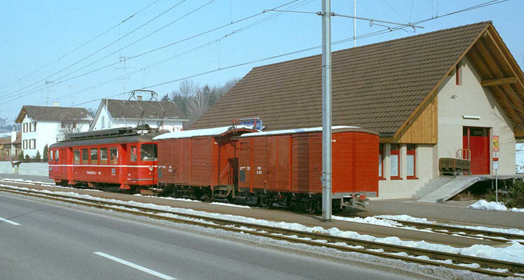 BDe 4/4 207 1978 in Matzingen vor dem neuen Bahnhof