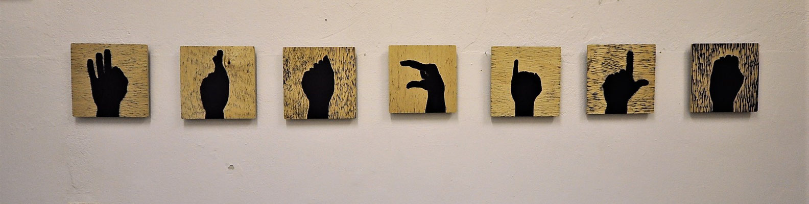 Work on Wood, International language: " FRAGILE", 7 wooden boards, 20x20x0,5 cm