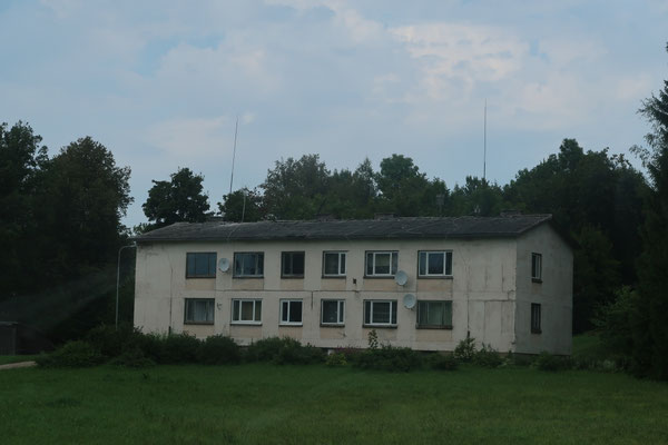Ces immeubles soviétiques qu'on trouve au fond des campagnes...