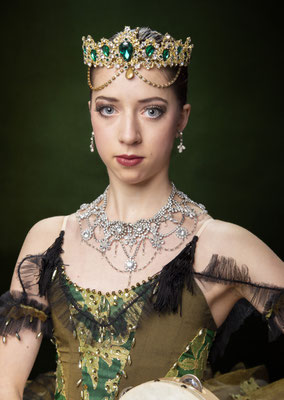 Julia - Tänzerin - costum design: S. Krimmel - Portait im Studio