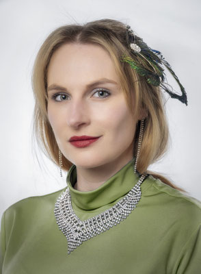 Marie - Regisseurin - im Studio