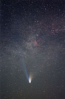 1997年3月　タイプⅠとタイプⅡの2本の明るい尾を見せてくれた　ヘール・ボップ彗星　（f50mmレンズ　ガイド撮影）