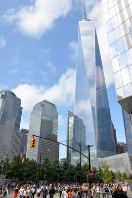 9/11 Memorial mit Tower of FREEDOM